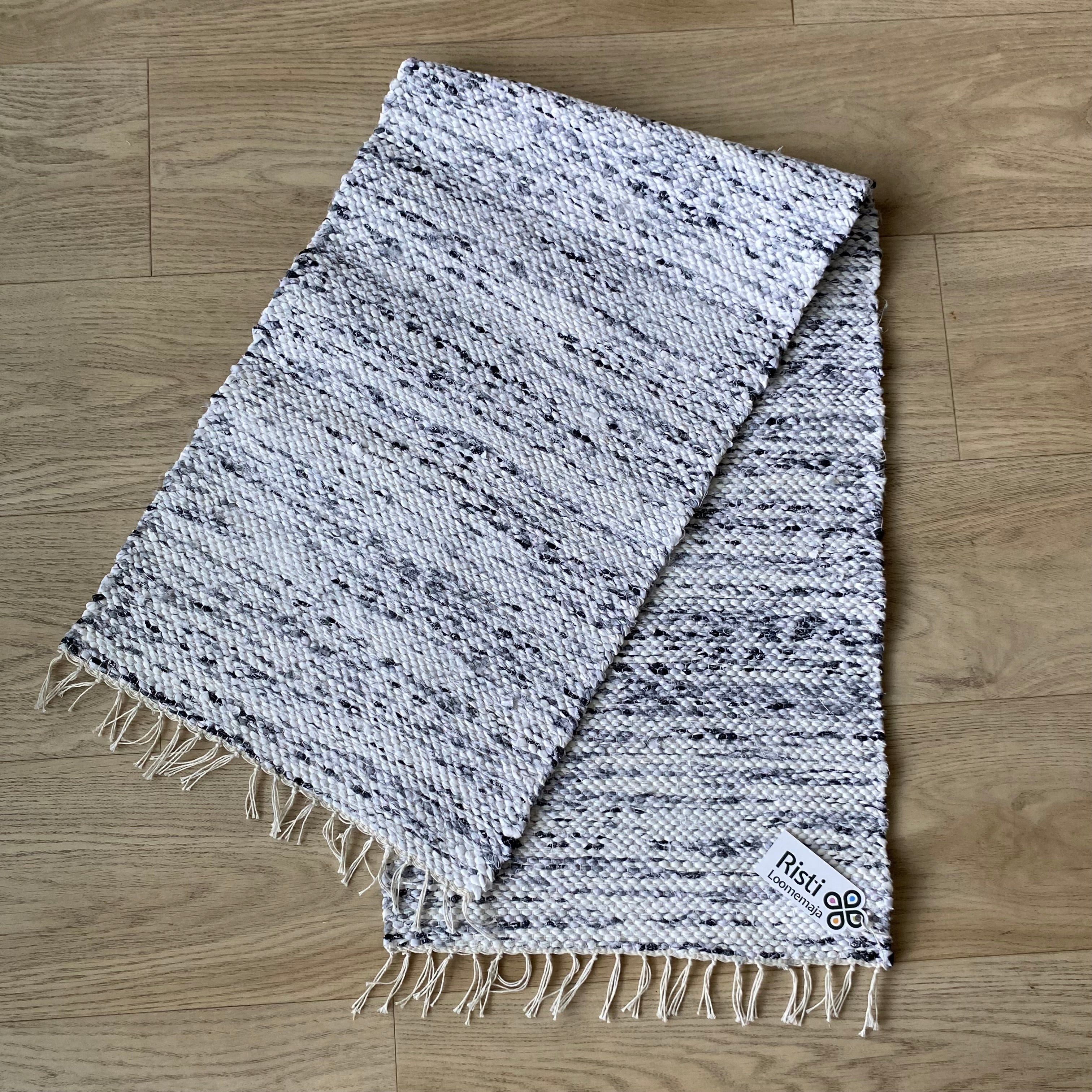 Kivipuru 2 – hele kaltsuvaip 129 × 39 cm