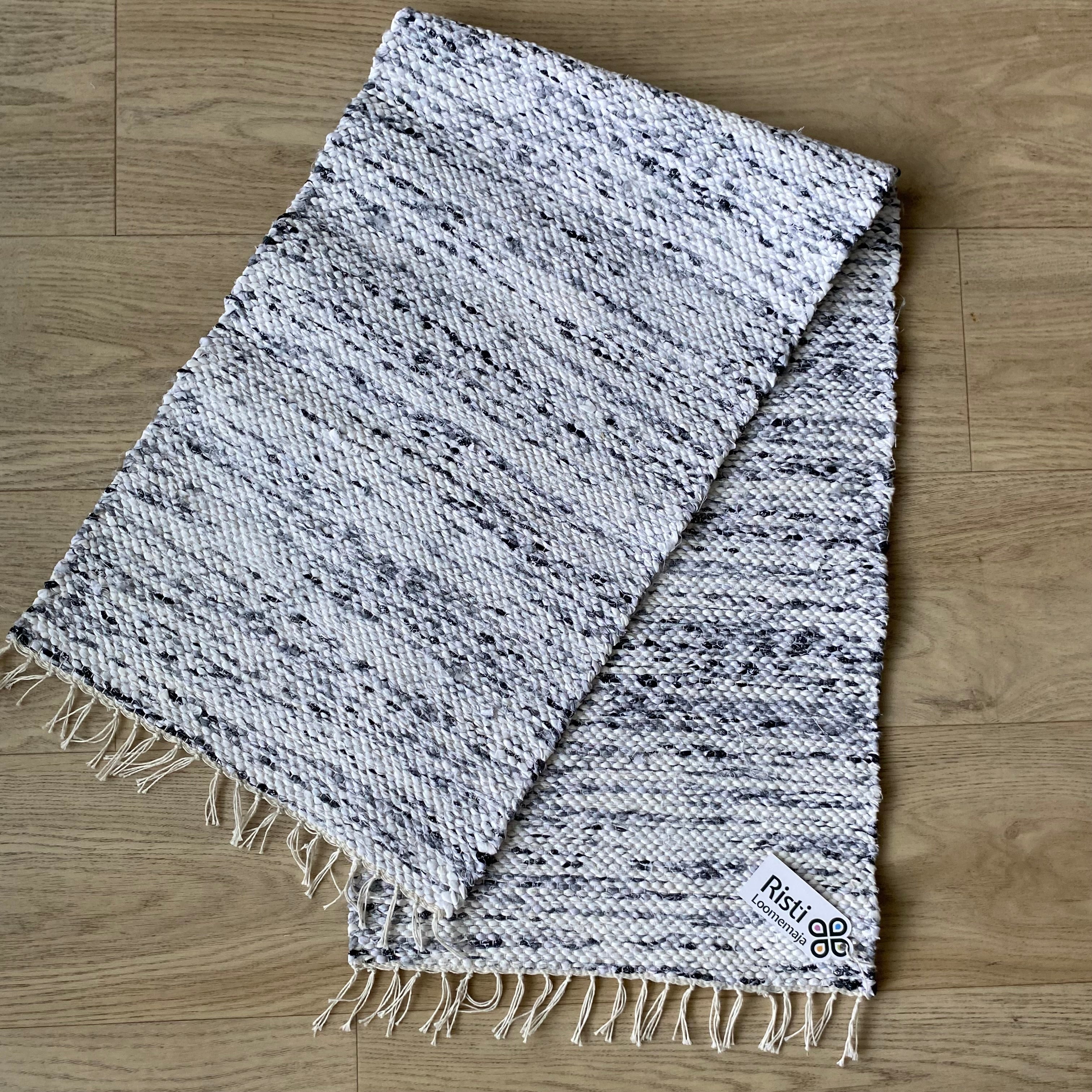 Kivipuru 2 – hele kaltsuvaip 129 × 39 cm
