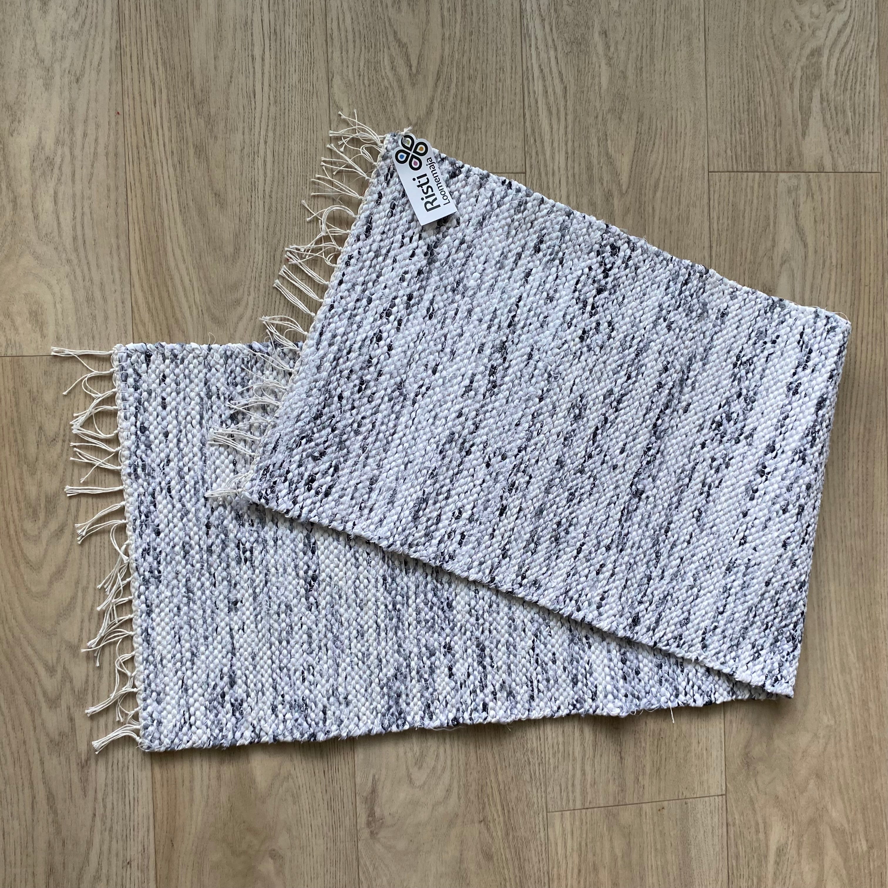 Kivipuru 1 – hele kaltsuvaip 131 × 39 cm