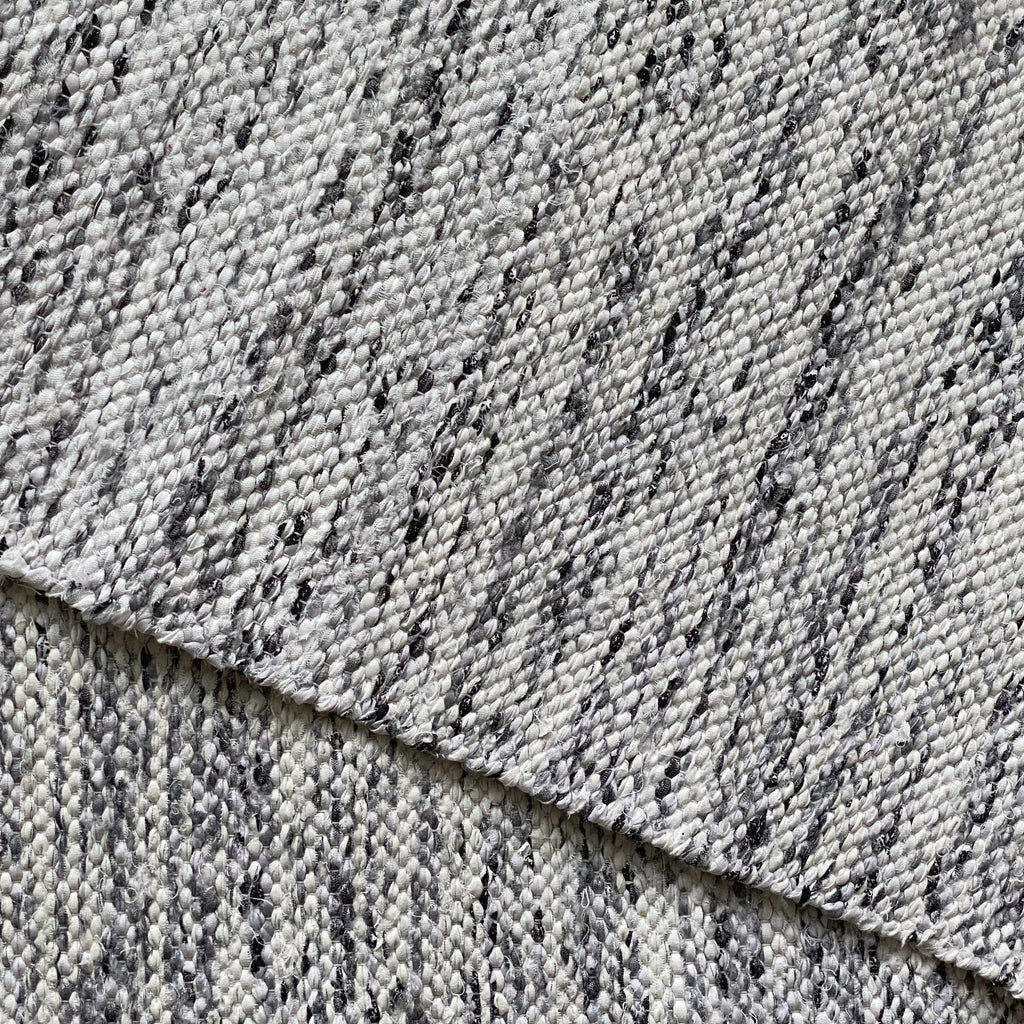 Kivipuru 1 – hele kaltsuvaip 131 × 39 cm
