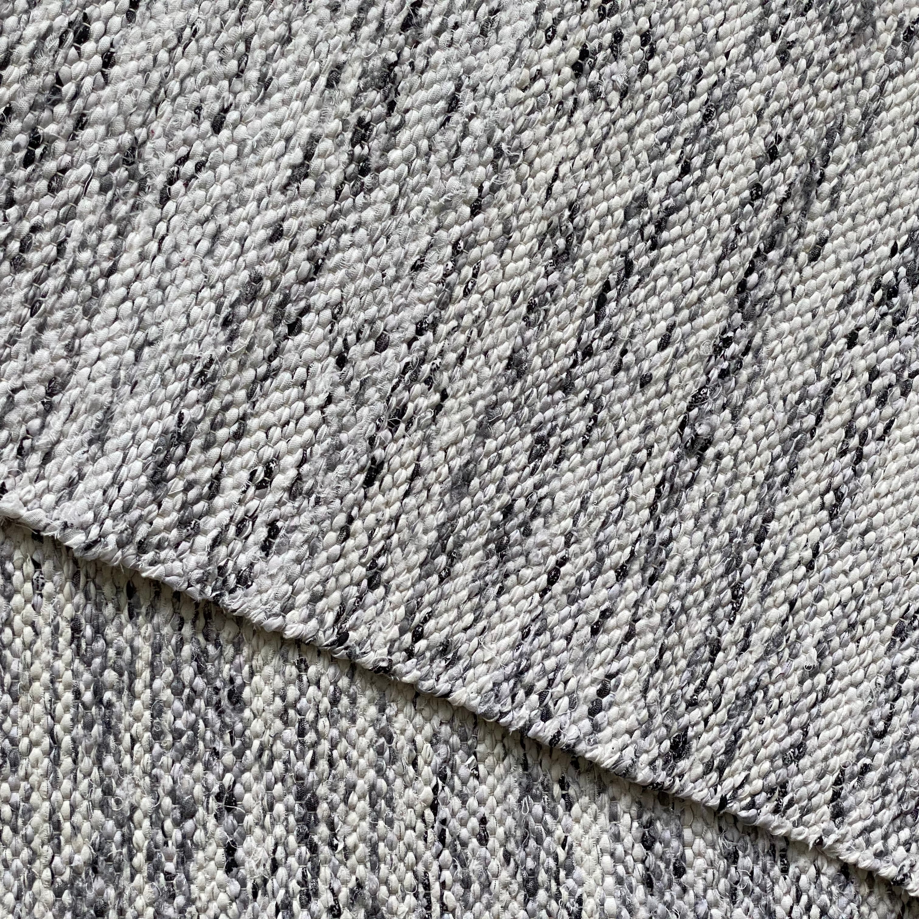 Kivipuru 1 – hele kaltsuvaip 131 × 39 cm