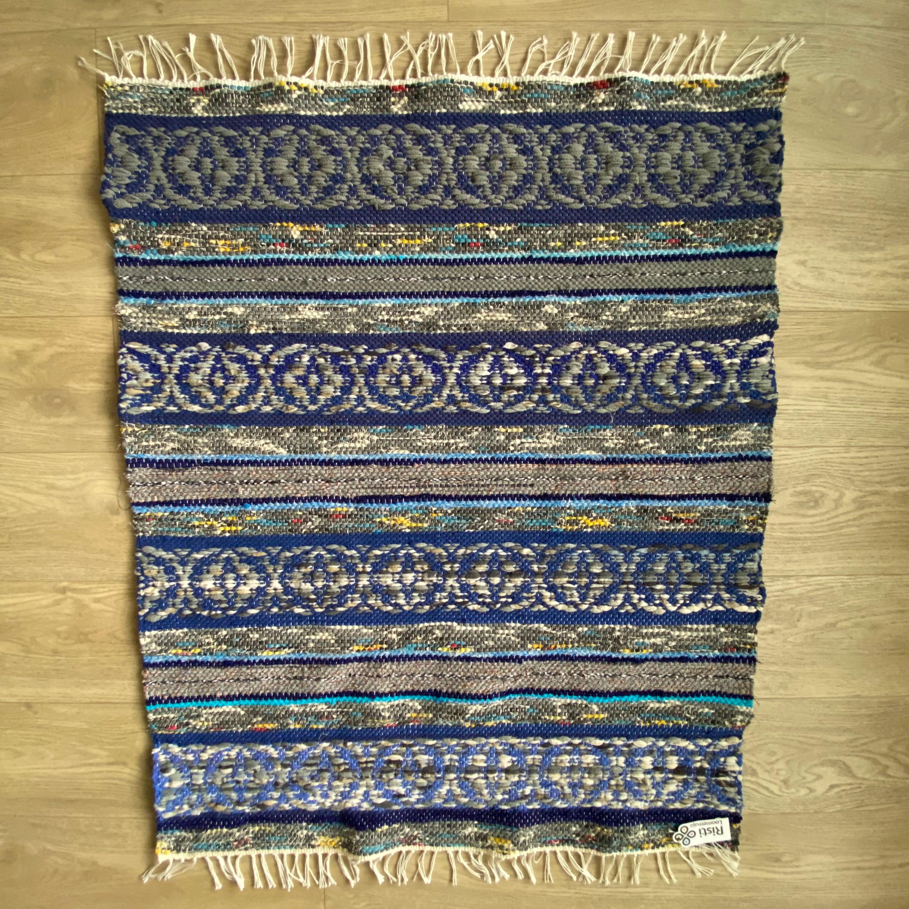 Sinipits – mustriline kaltsuvaip 118 × 96 cm