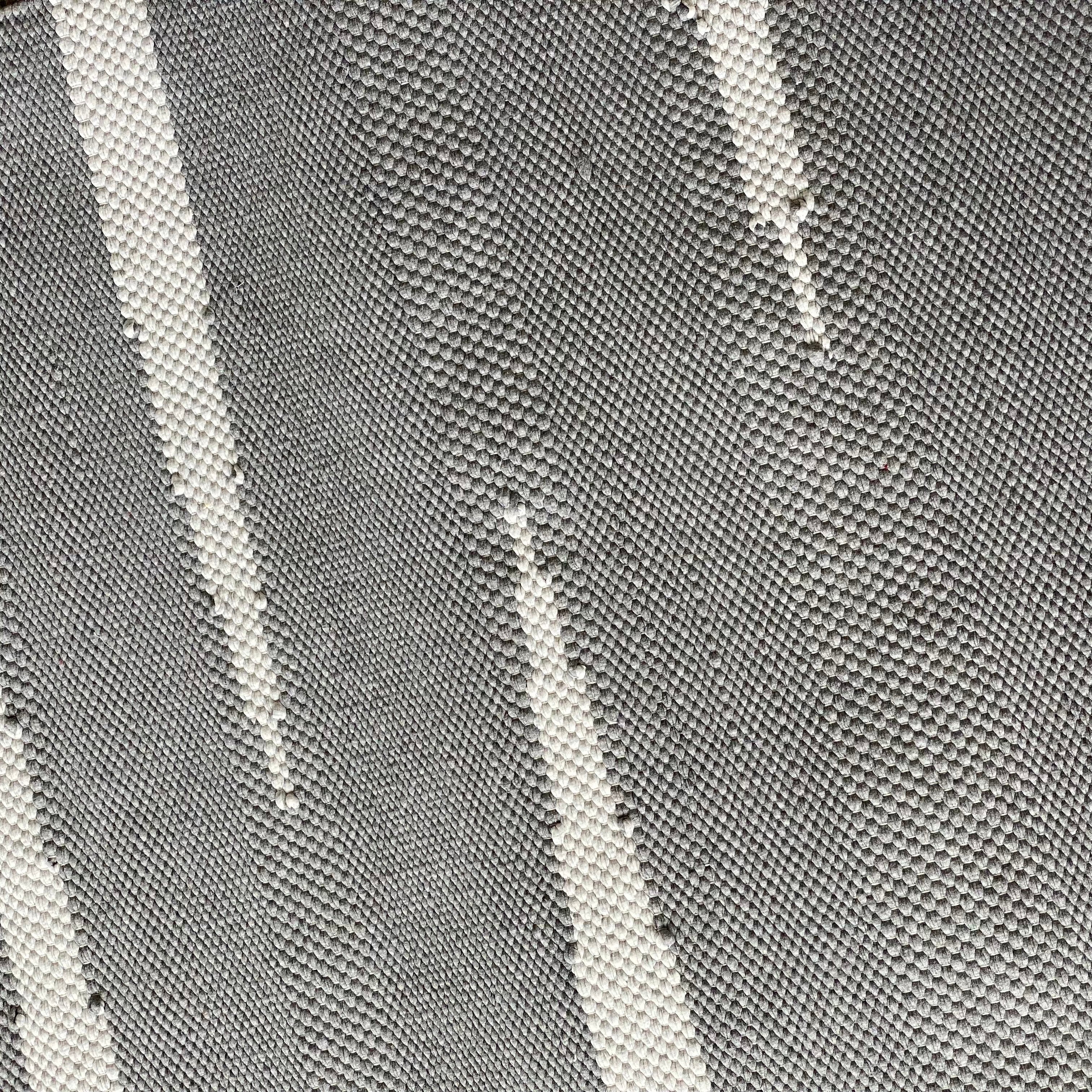 Hõbevihm – helehall ja valge trikoovaip 207 × 73 cm