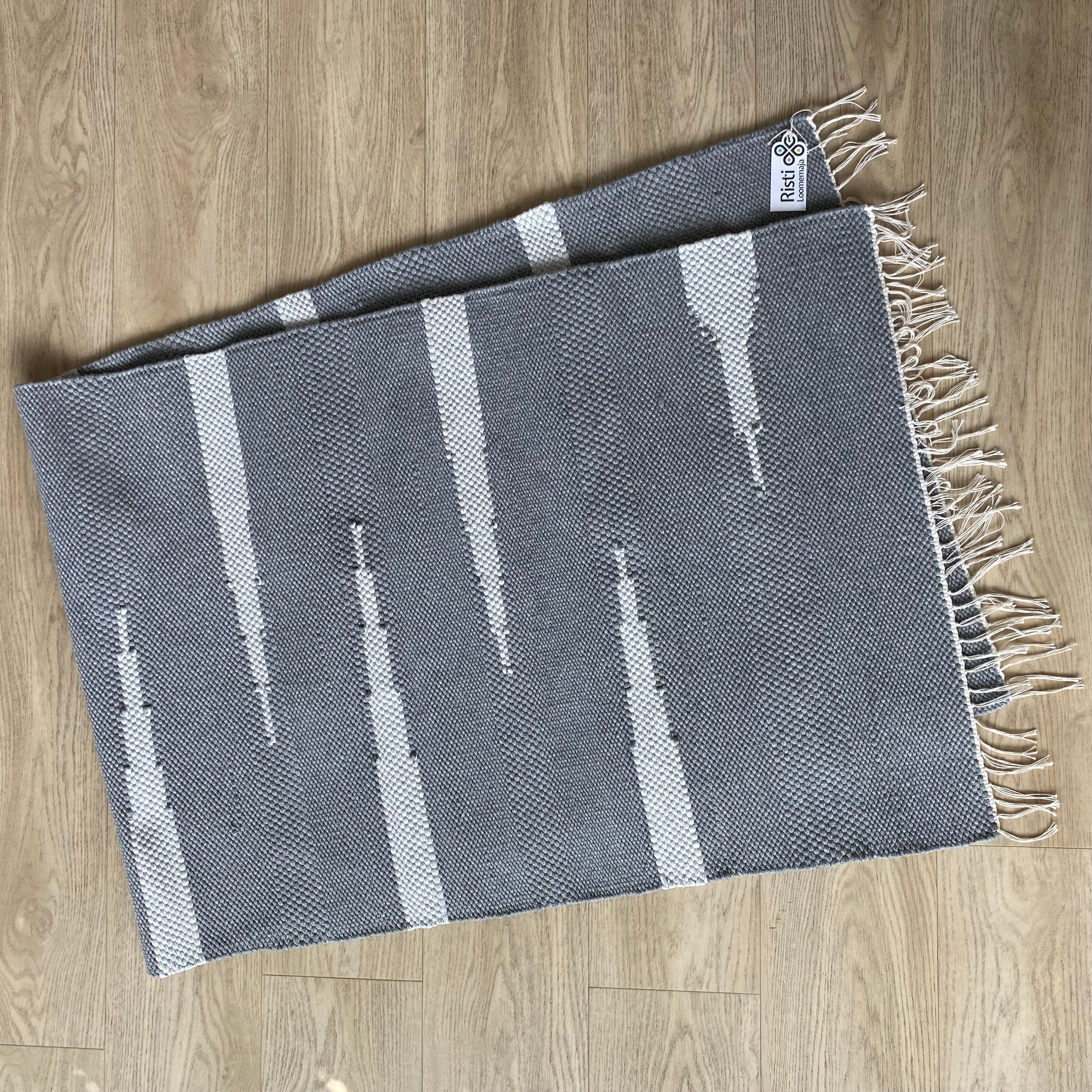 Hõbevihm – helehall ja valge trikoovaip 207 × 73 cm