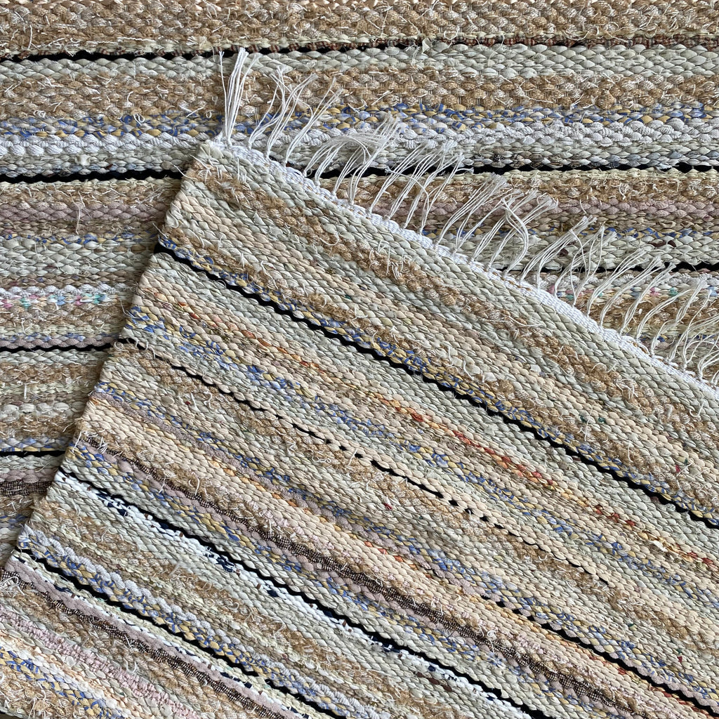 Liivarand – heledates looduslikes toonides kaltsuvaip 136 × 75 cm