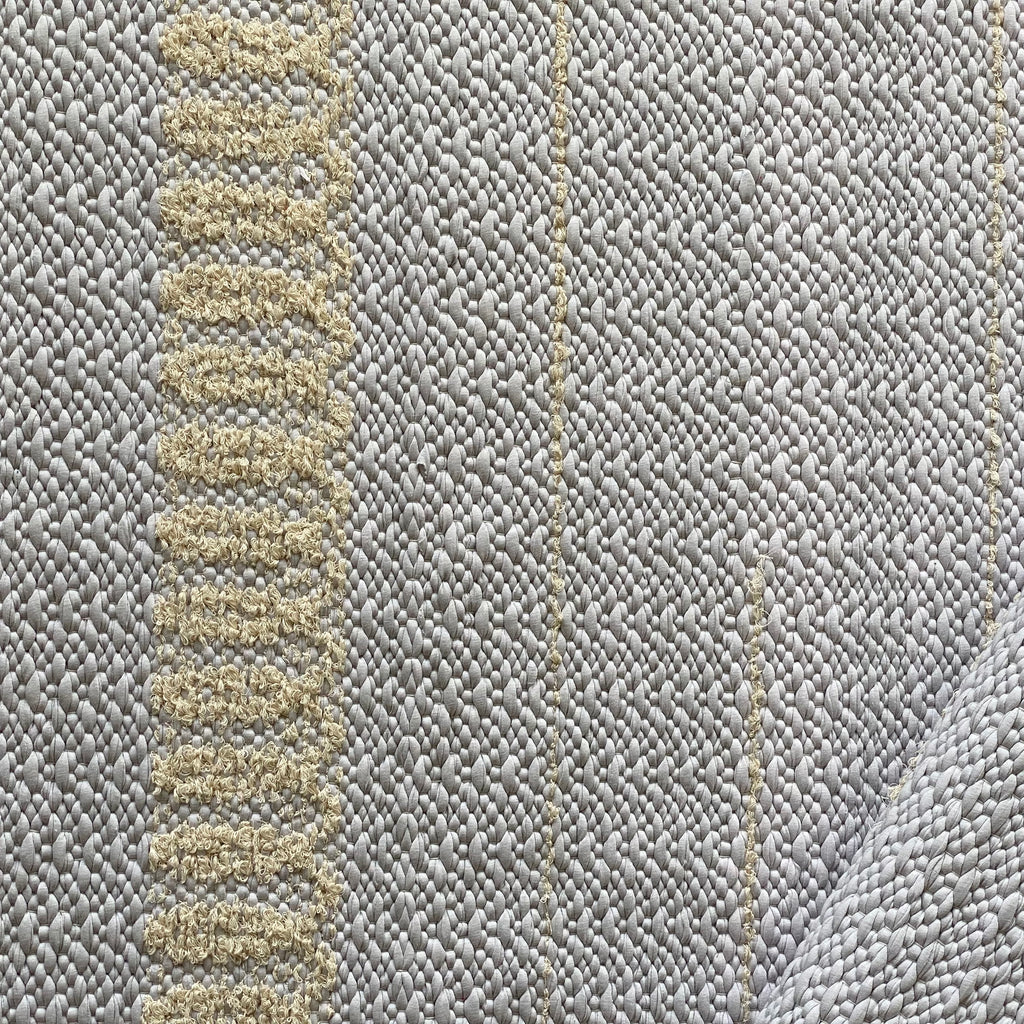 Pärlvalgus – valge ja kreemikas trikoovaip 245 × 101 cm