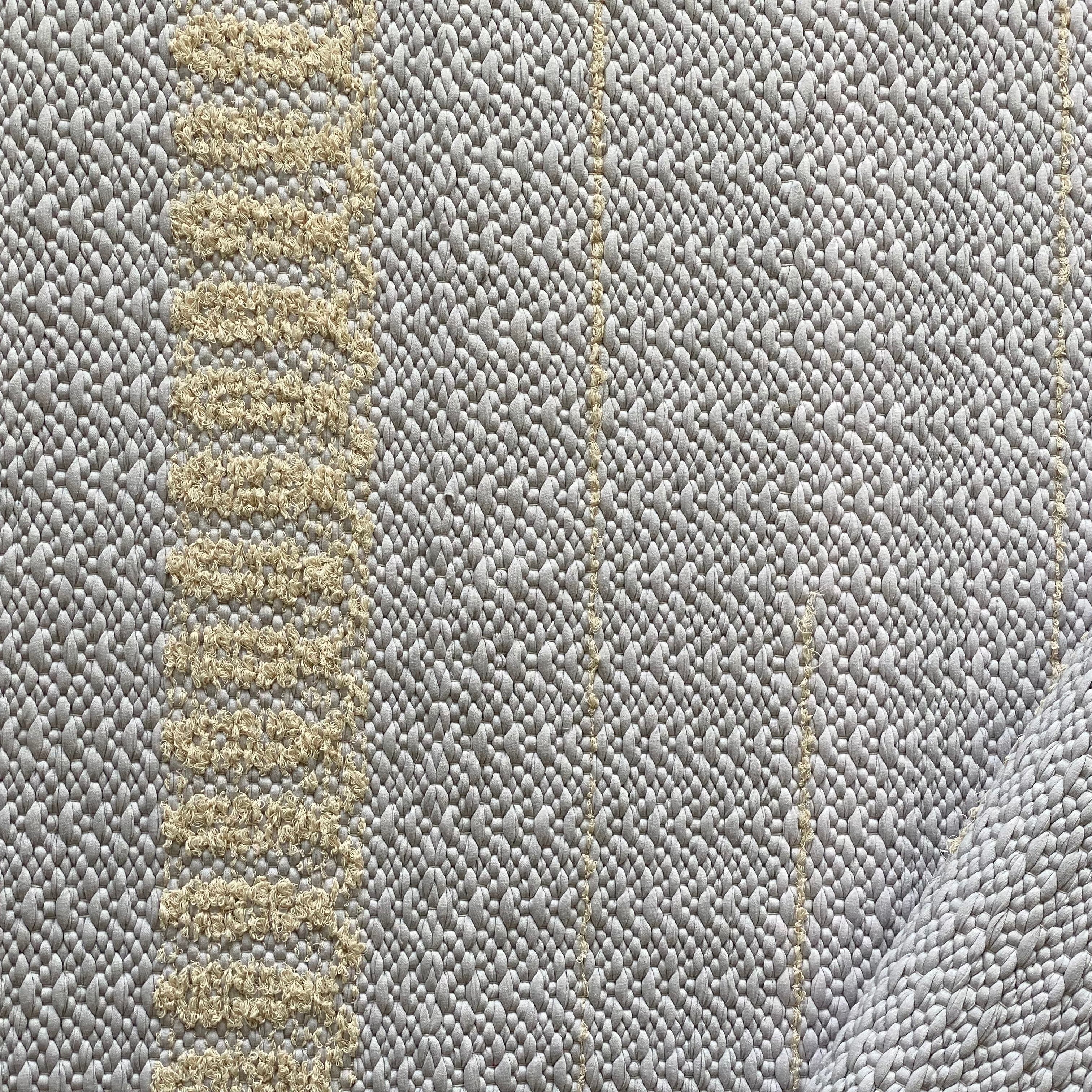 Pärlvalgus – valge ja kreemikas trikoovaip 245 × 101 cm